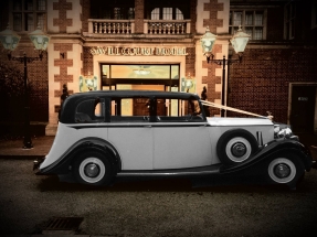 rolls-royce-1939-wraith-victoria-outside-savill-court-hotel